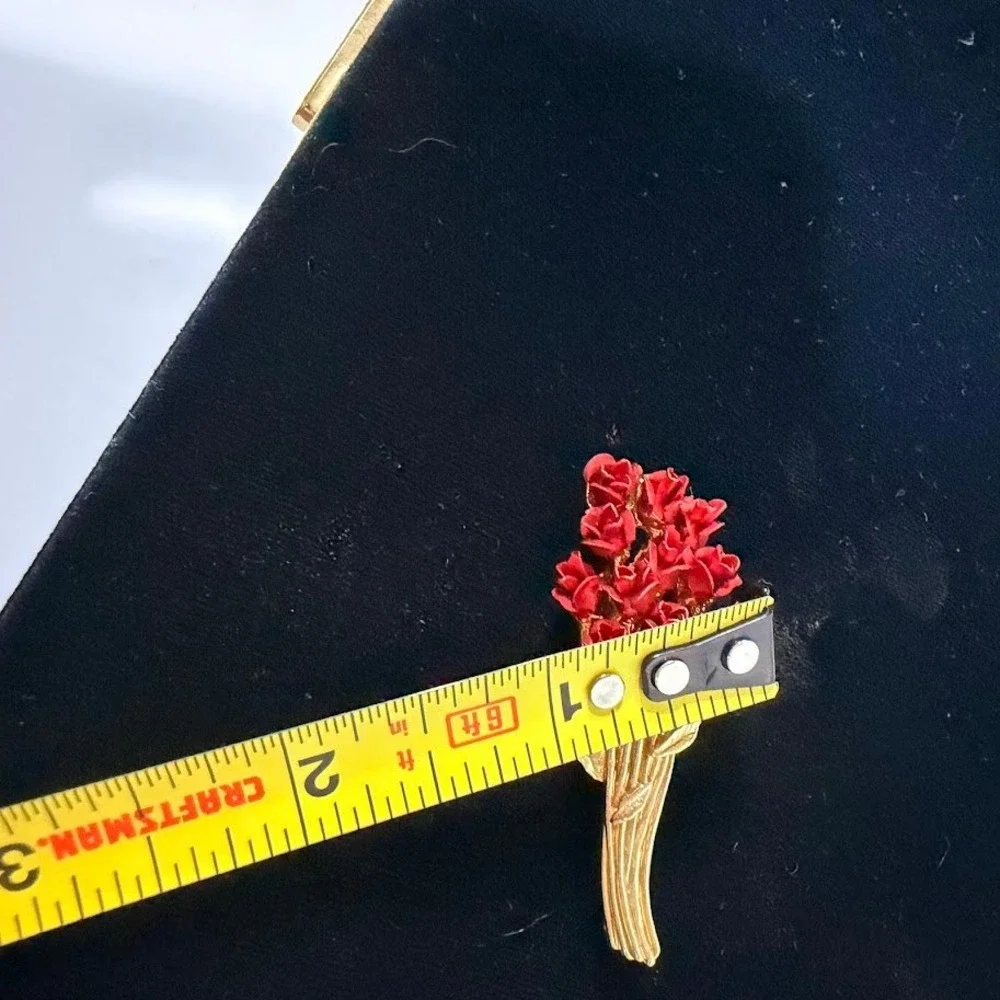 Vintage‎ Avon Red Enamel Rose Bouquet Brooch Gold Tone Floral Pin Gift Valentine
